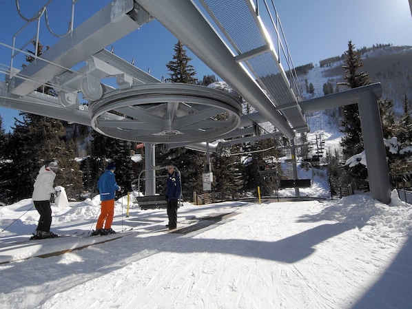 A ski lift station with a circular platform and metal railings. - Cascade Village Condo (Vail)