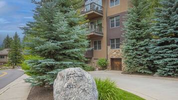 Condo (Cascade Village Condo) | Exterior