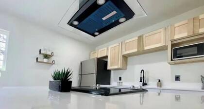 Modern home-Near downtown, bars and entertainment