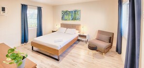 Desk, iron/ironing board, free WiFi, bed sheets - Island Studio 109 | Pool View | One Block to Beach (Deerfield Beach)
