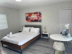 Desk, travel cot, free WiFi, bed sheets