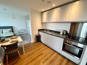 Apartment, 1 Queen Bed | Private kitchen | Fridge, oven, stovetop, electric kettle