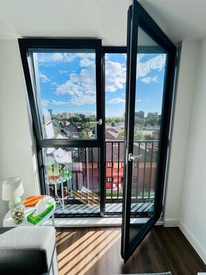 Apartment, 1 Queen Bed | Balcony