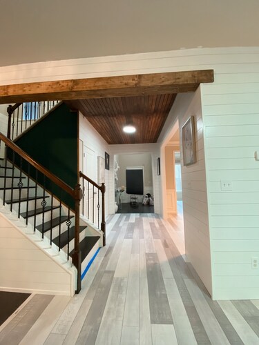 Spacious, quiet 4 br 🏡 1 mile to DT Lawrenceville