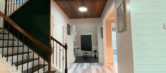 Spacious, quiet 4 br 🏡 1 mile to DT Lawrenceville