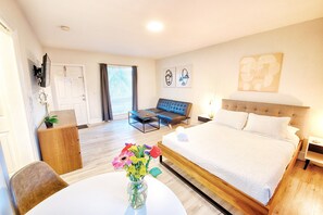 Desk, iron/ironing board, travel crib, free WiFi - Studio Beach Walk With Pool 101, Sleeps up to 3! (Deerfield Beach)