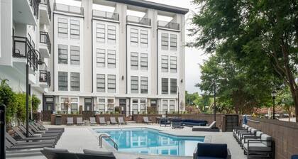 Spacious Townhouse in the Heart of Uptown