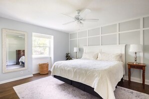 4 bedrooms, desk, iron/ironing board, travel crib