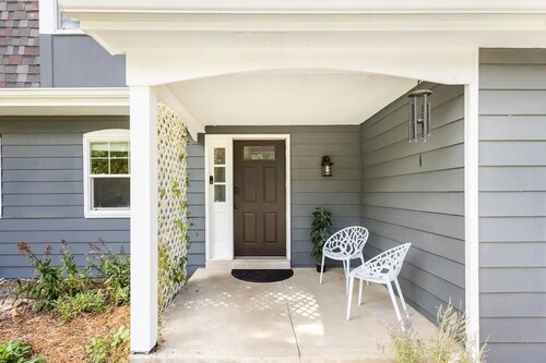 Cheerful 4-bedroom home in North Central Indy