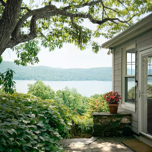 Panoramic Lakeviews & Lush Gardens