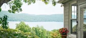 Panoramic Lakeviews & Lush Gardens