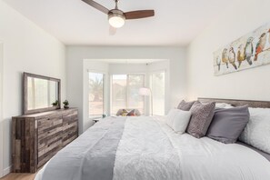 2 habitaciones, escritorio, tabla de planchar con plancha y wifi gratis 