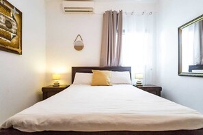 1 bedroom, bed sheets