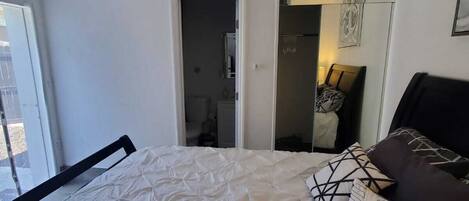 1 habitación, escritorio, tabla de planchar con plancha y wifi gratis