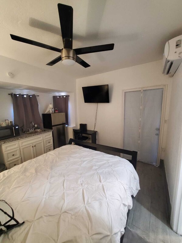 1 bedroom, desk, iron/ironing board, free WiFi