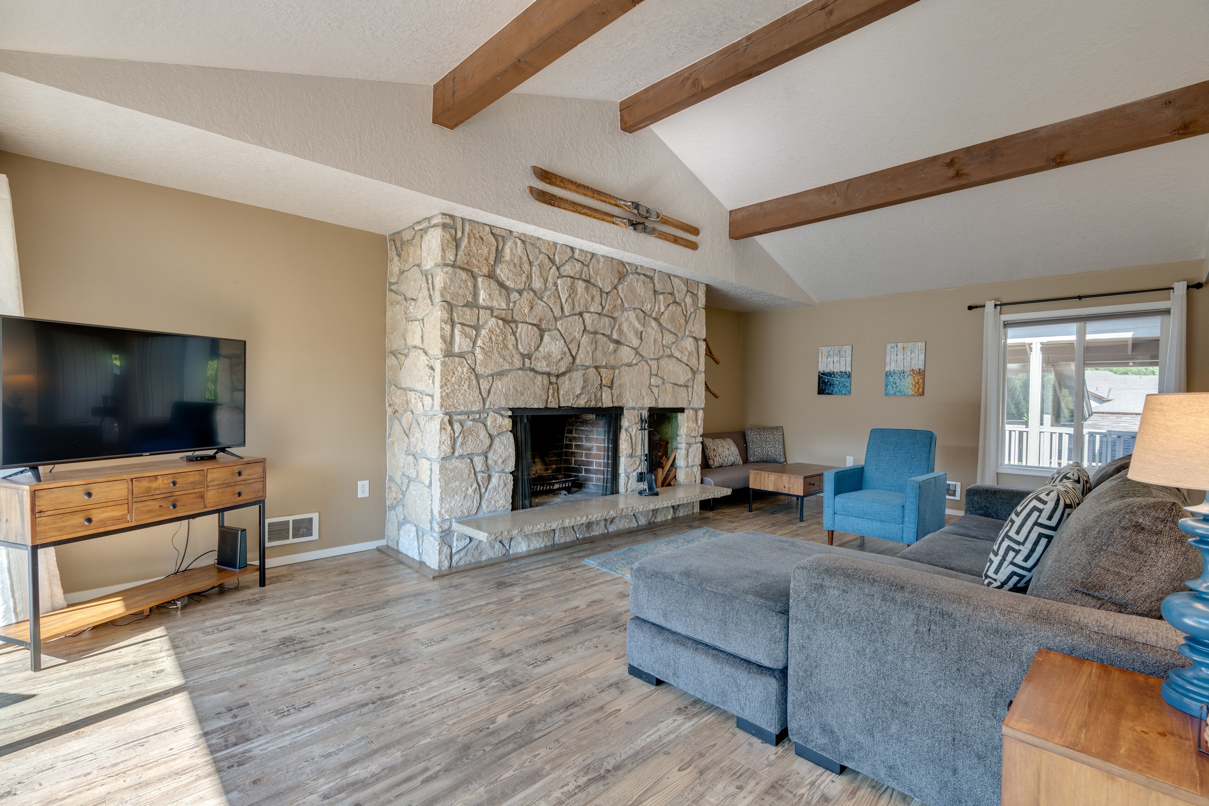 Smart TV, fireplace, books