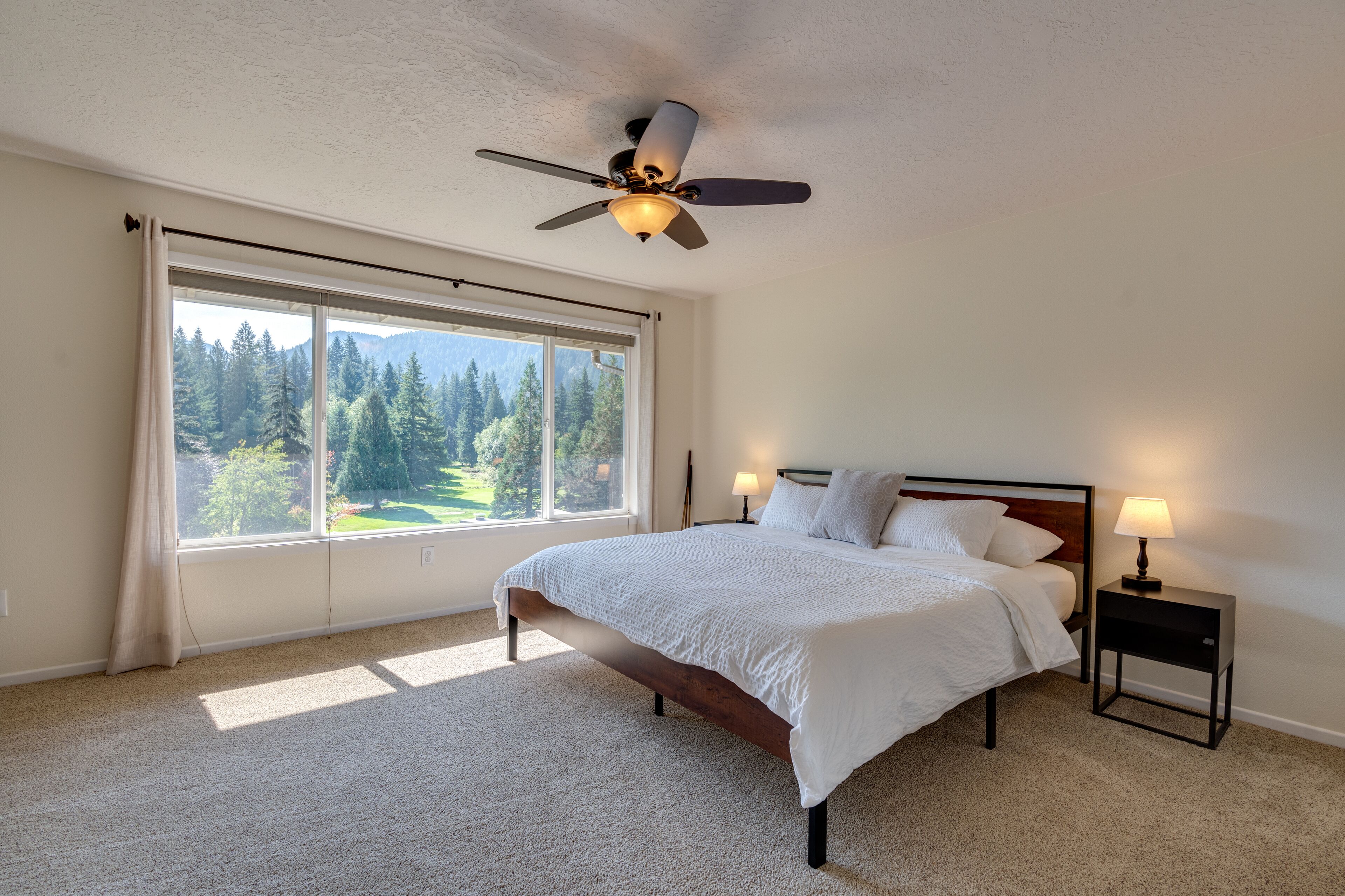 2 makuuhuonetta, silitysrauta/-lauta, ilmainen Wi-Fi, vuodevaatteet