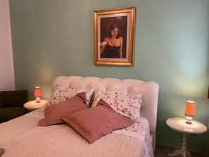 2 makuuhuonetta, silitysrauta/-lauta, ilmainen Wi-Fi, vuodevaatteet