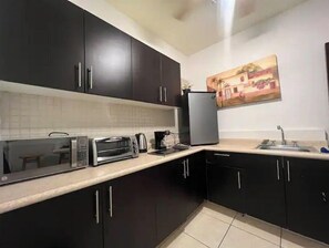 Kühlschrank, Mikrowelle, Ofen