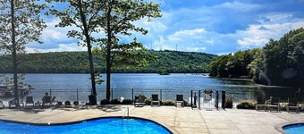 Beautiful, Cozy, All-Seasons Mountain/Lake Townhome