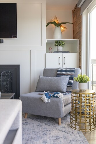 The Lypps Beach Bungalow - luxury rental on route to many wineries!