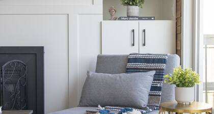 The Lypps Beach Bungalow - luxury rental on route to many wineries!