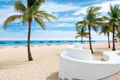 Newly Refurnished 1 BR suite w/Ocean View sleeps 4