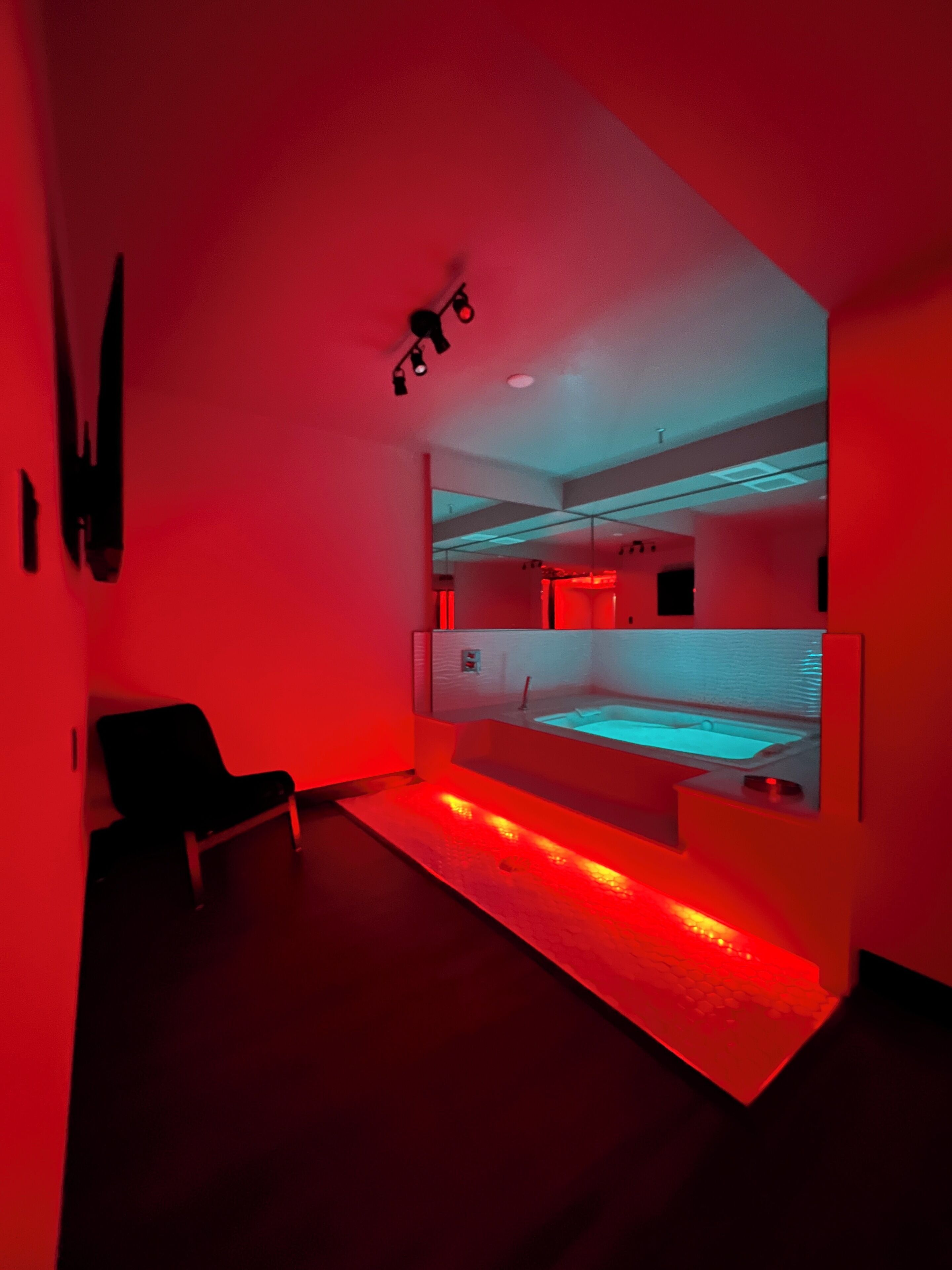 Deluxe Suite (Jacuzzi) | Bathroom | Shower, rainfall showerhead, soap, shampoo