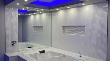 Presidential Jacuzzi Suite | Whirlwanne