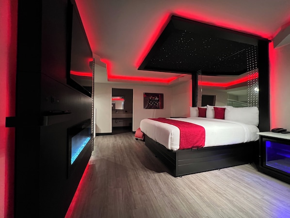 Svit Deluxe (Jacuzzi) | Vardagsrum | Tv och eldstad