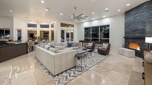 Smart TV, fireplace, table tennis - 6BR Luxury Manor Retreat - Heated Pool, Spa, Pickleball, Basketball & Casita (Paradise Valley)