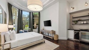 6 habitaciones, escritorio y tabla de planchar con plancha 