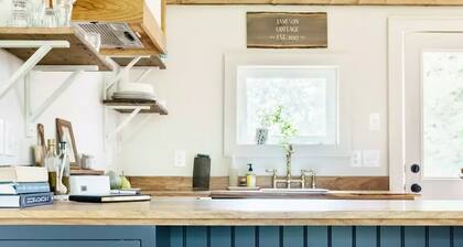 Restored 1950s Countryside Cottage Retreat