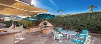 Vintage 1959 mid century modern, close to tennis and festivals