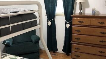 3 bedrooms, iron/ironing board, free WiFi, bed sheets