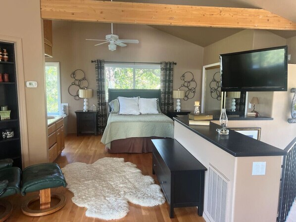 1 Schlafzimmer, Schreibtisch, WLAN, Bettwäsche