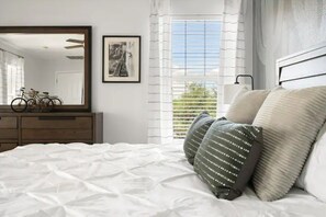 4 bedrooms, desk, iron/ironing board, free WiFi