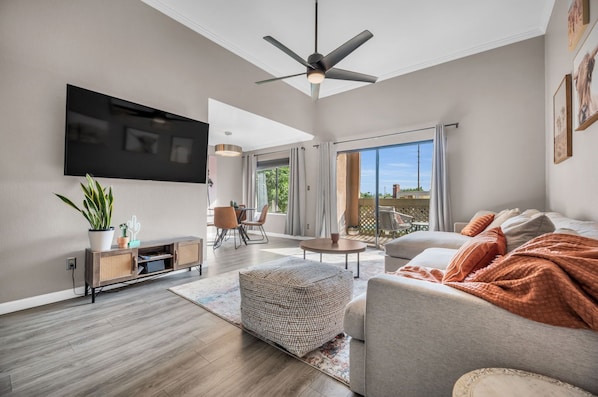 Smart TV - Beautiful 2 bedroom Condo (Scottsdale)