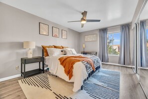 2 bedrooms, desk, free WiFi - Beautiful 2 bedroom Condo (Scottsdale)