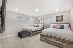 5 bedrooms, iron/ironing board, free WiFi, bed sheets