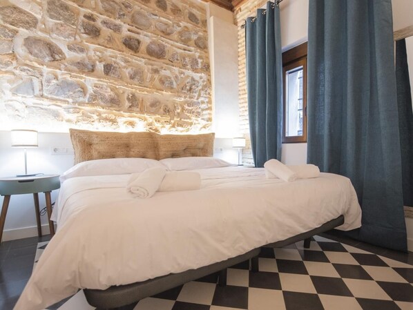 1 bedroom, iron/ironing board, internet, bed sheets