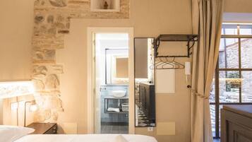 Iron/ironing board, Internet, bed sheets