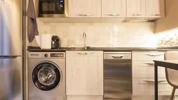 Fridge, microwave, dishwasher, coffee/tea maker