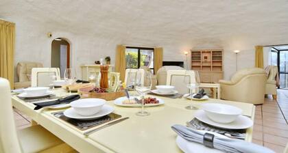 Koepel House-Unique dome shaped holiday home