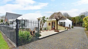 Exterior - Koepel House-Unique dome shaped holiday home (Christchurch)