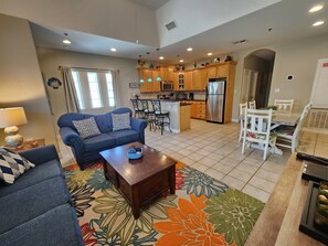 Smart TV, books - Cushy Crab, Pool and 3 Minute Walk to Beach!! (South Padre Island)