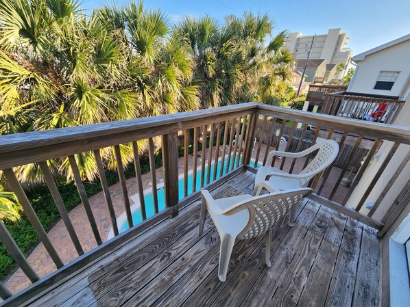 Property grounds - Cushy Crab, Pool and 3 Minute Walk to Beach!! (South Padre Island)