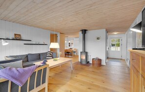 Smart TV, fireplace - Cozy home in Herning with sauna (Herning)