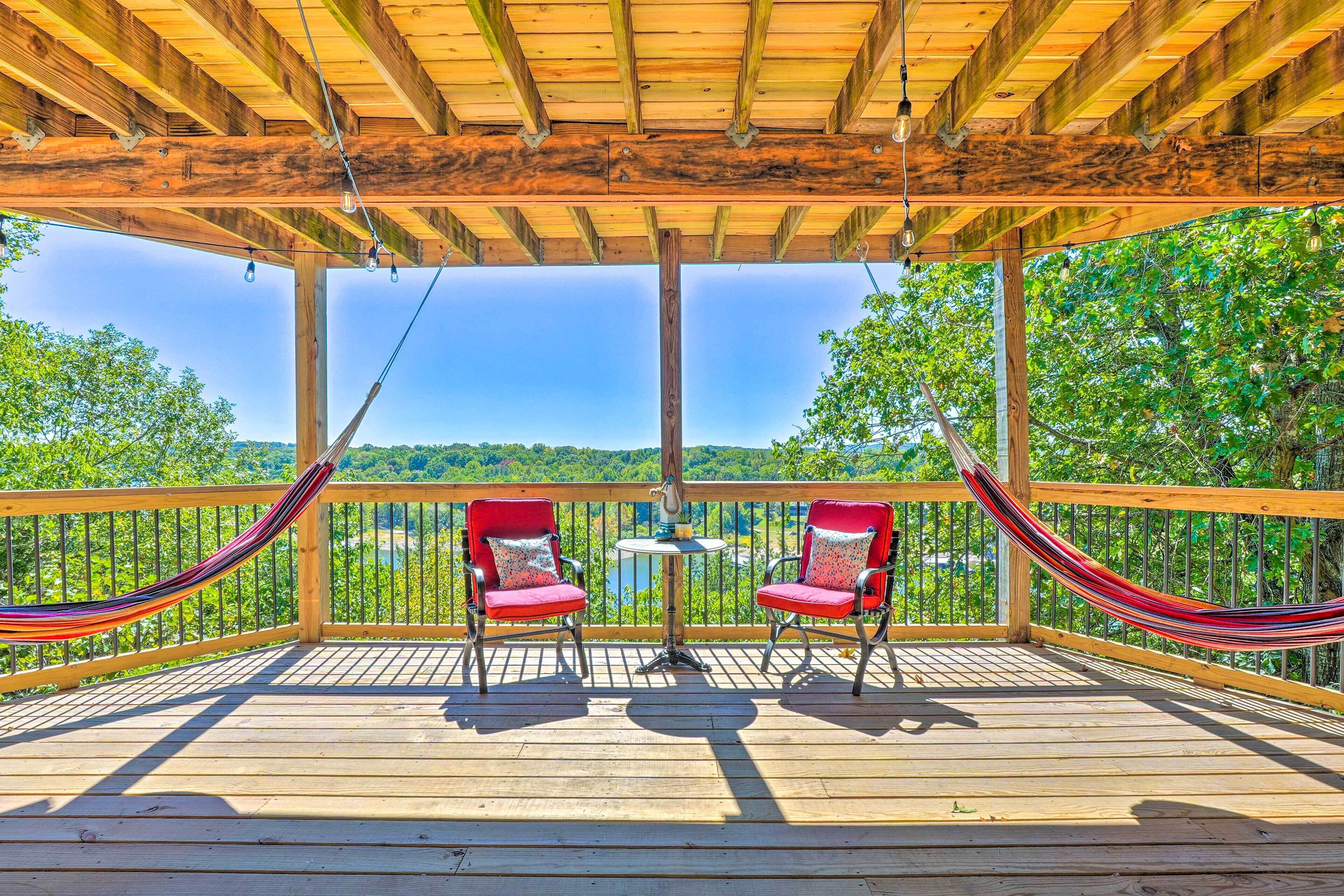 Colorful Golden Getaway w/ Panoramic Views!