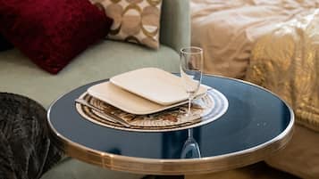 Bureau, fer et planche Ă repasser, Wi-Fi gratuit, draps fournis